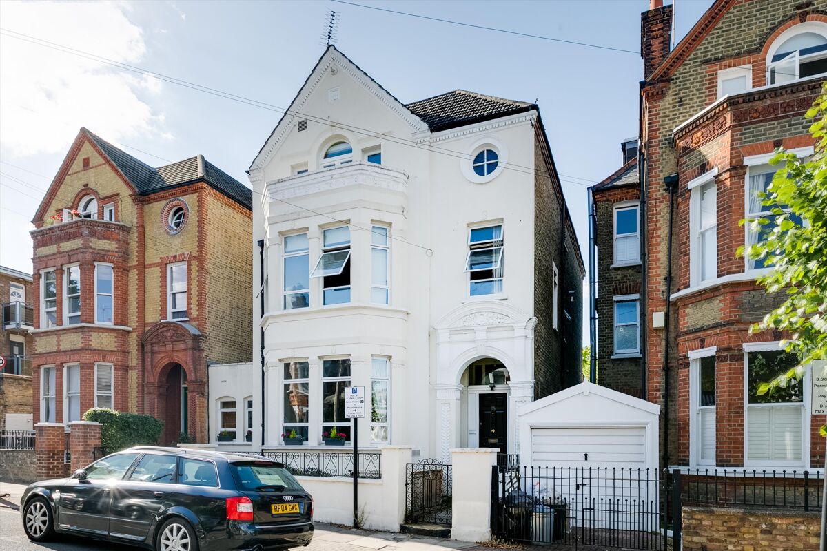 flat for sale in Thurleigh Road, Wandsworth Common, London, SW12
