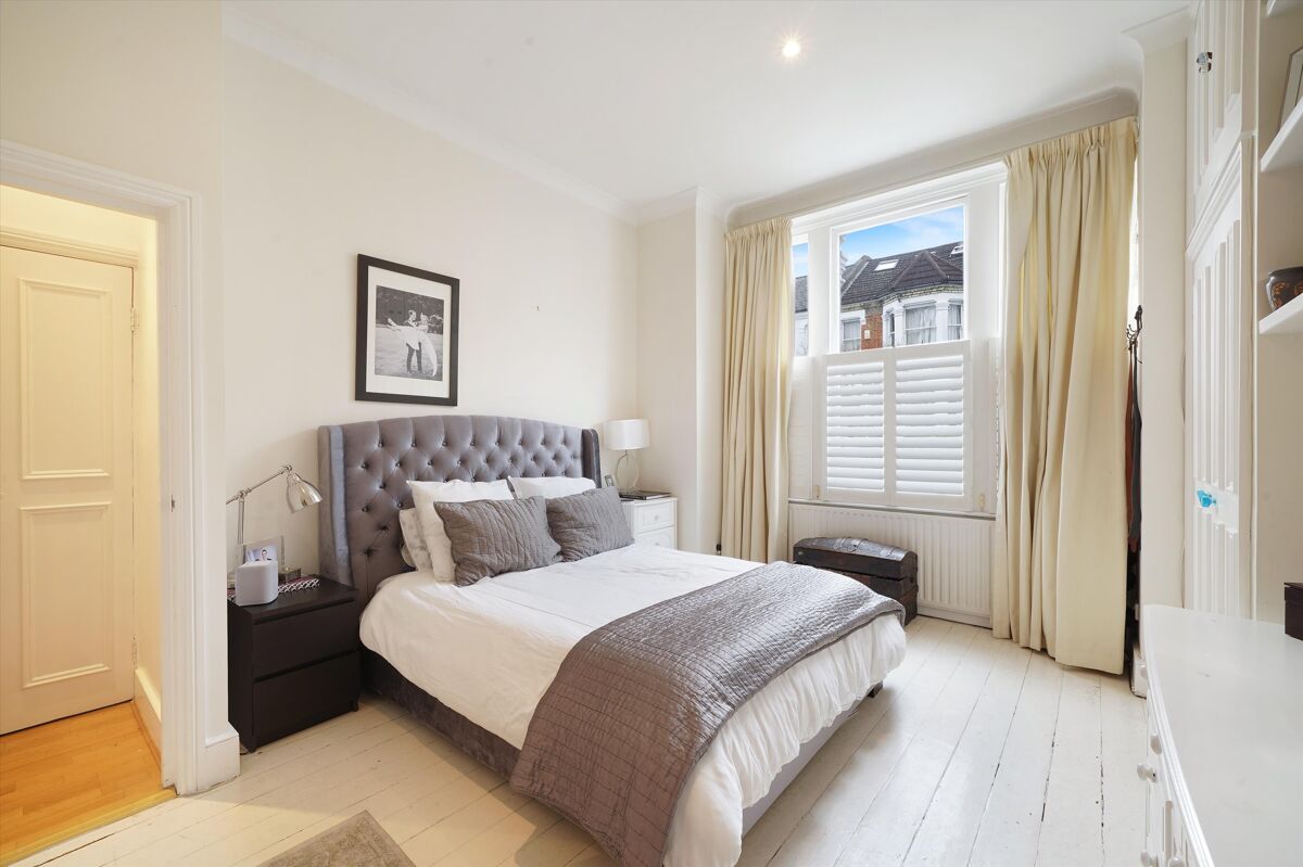 flat for sale in Airedale Road, London, SW12 WND012057203 Knight Frank