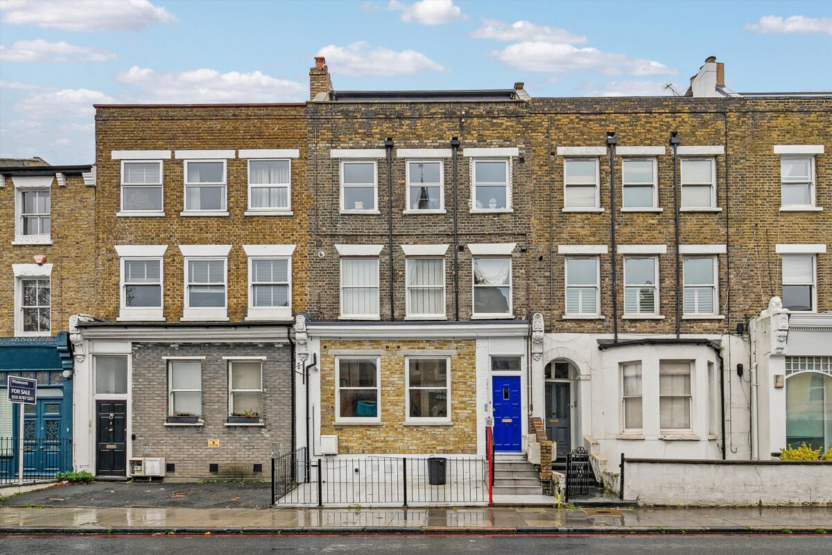 flat for sale in Trinity Road, Wandsworth Common, SW17 WND012069664