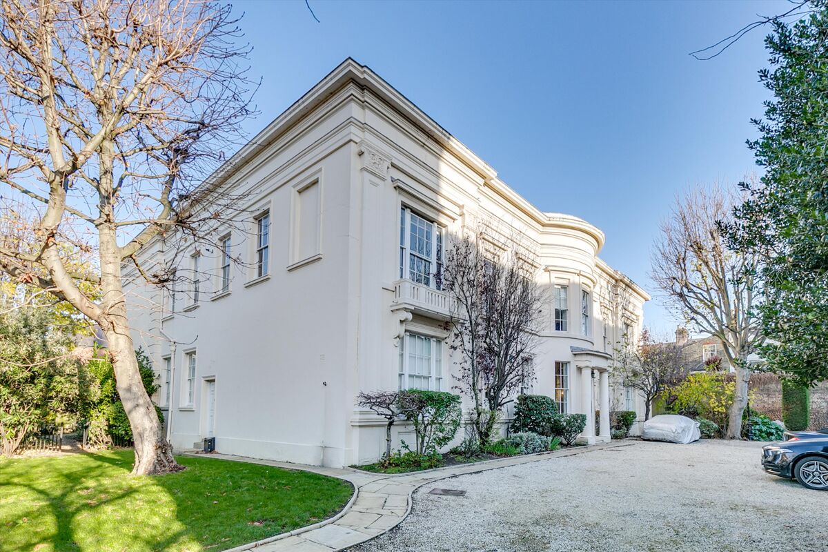 flat for sale in The Shrubbery, 2 Lavender Gardens, London, SW11
