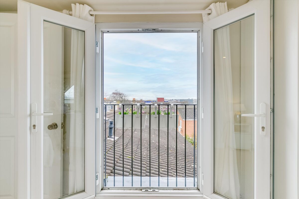 flat for sale in Inman Road, Earlsfield, SW18 WND012121020 Knight Frank