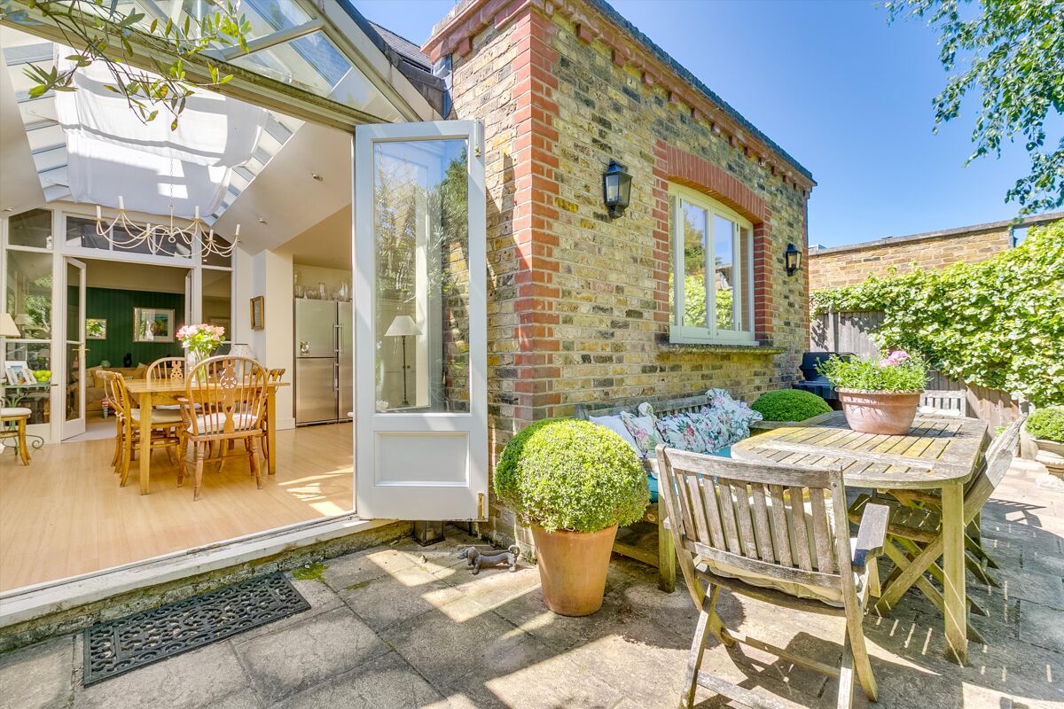 house for sale in Criffel Avenue, London, SW2. WND012126032 Knight