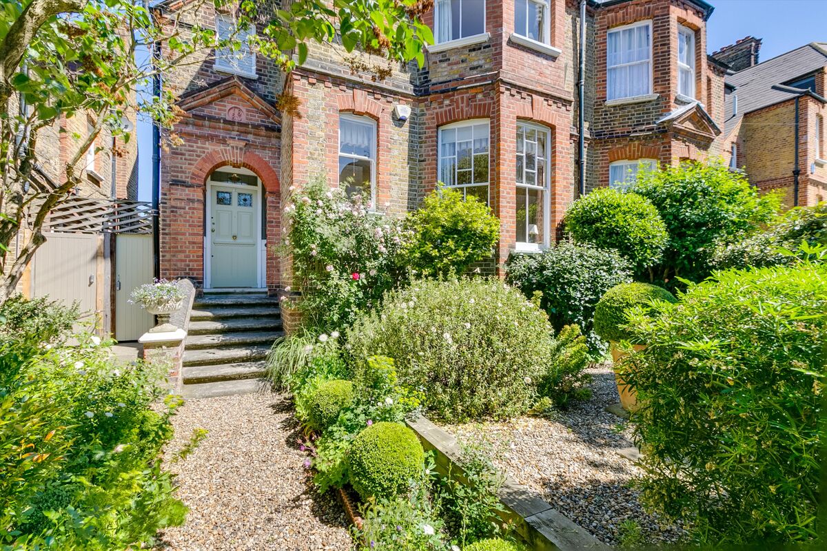 house for sale in Criffel Avenue, London, SW2. WND012126032 Knight