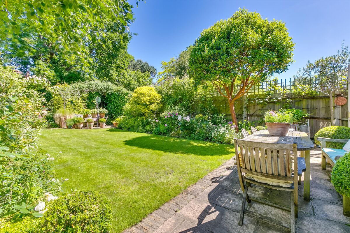 house for sale in Criffel Avenue, London, SW2. WND012126032 Knight