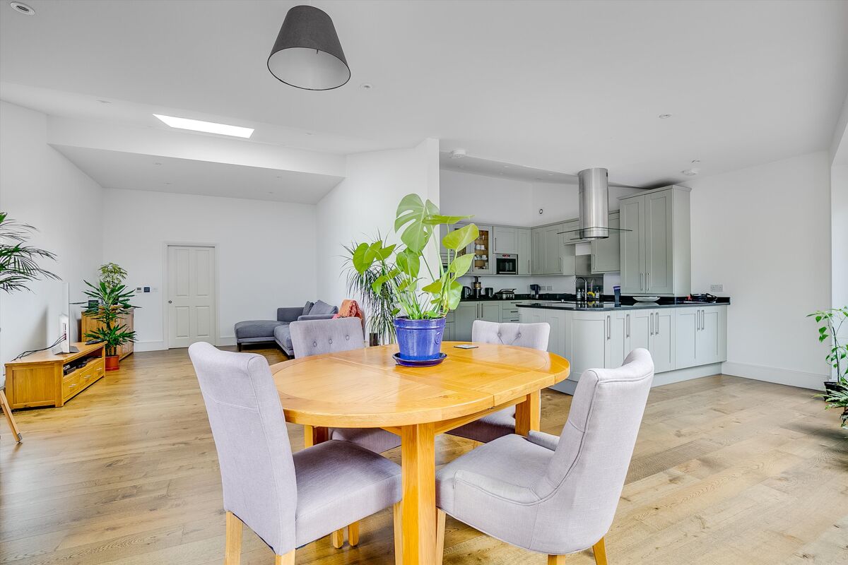 flat for sale in Trinity Road, Wandsworth, London, SW18 WND012130952
