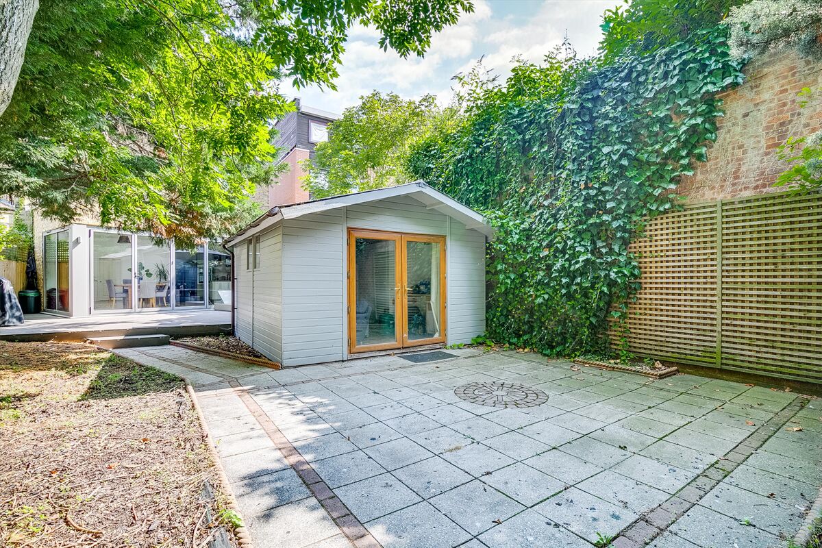 flat for sale in Trinity Road, Wandsworth, London, SW18 WND012130952