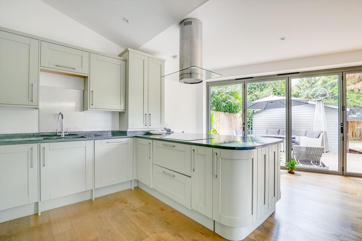 flat for sale in Trinity Road, Wandsworth, London, SW18 WND012130952