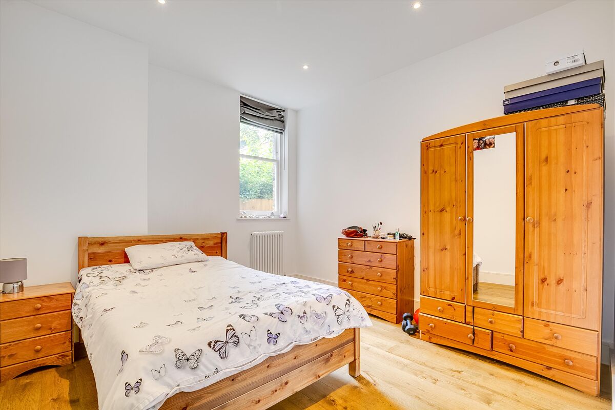 flat for sale in Trinity Road, Wandsworth, London, SW18 WND012130952