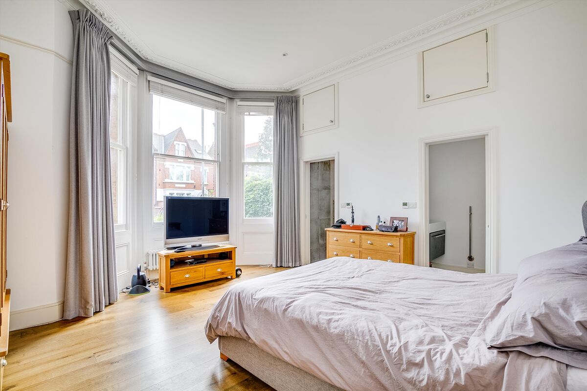 flat for sale in Trinity Road, Wandsworth, London, SW18 WND012130952