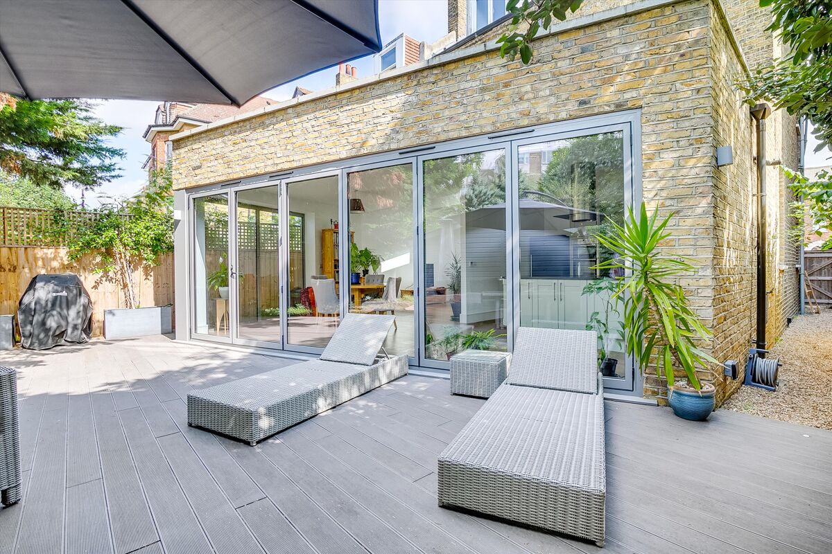 flat for sale in Trinity Road, Wandsworth, London, SW18 WND012130952