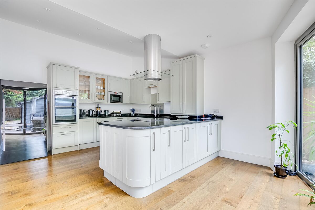 flat for sale in Trinity Road, Wandsworth, London, SW18 WND012130952