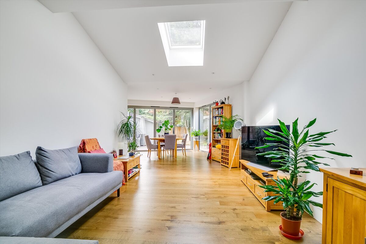 flat for sale in Trinity Road, Wandsworth, London, SW18 WND012130952