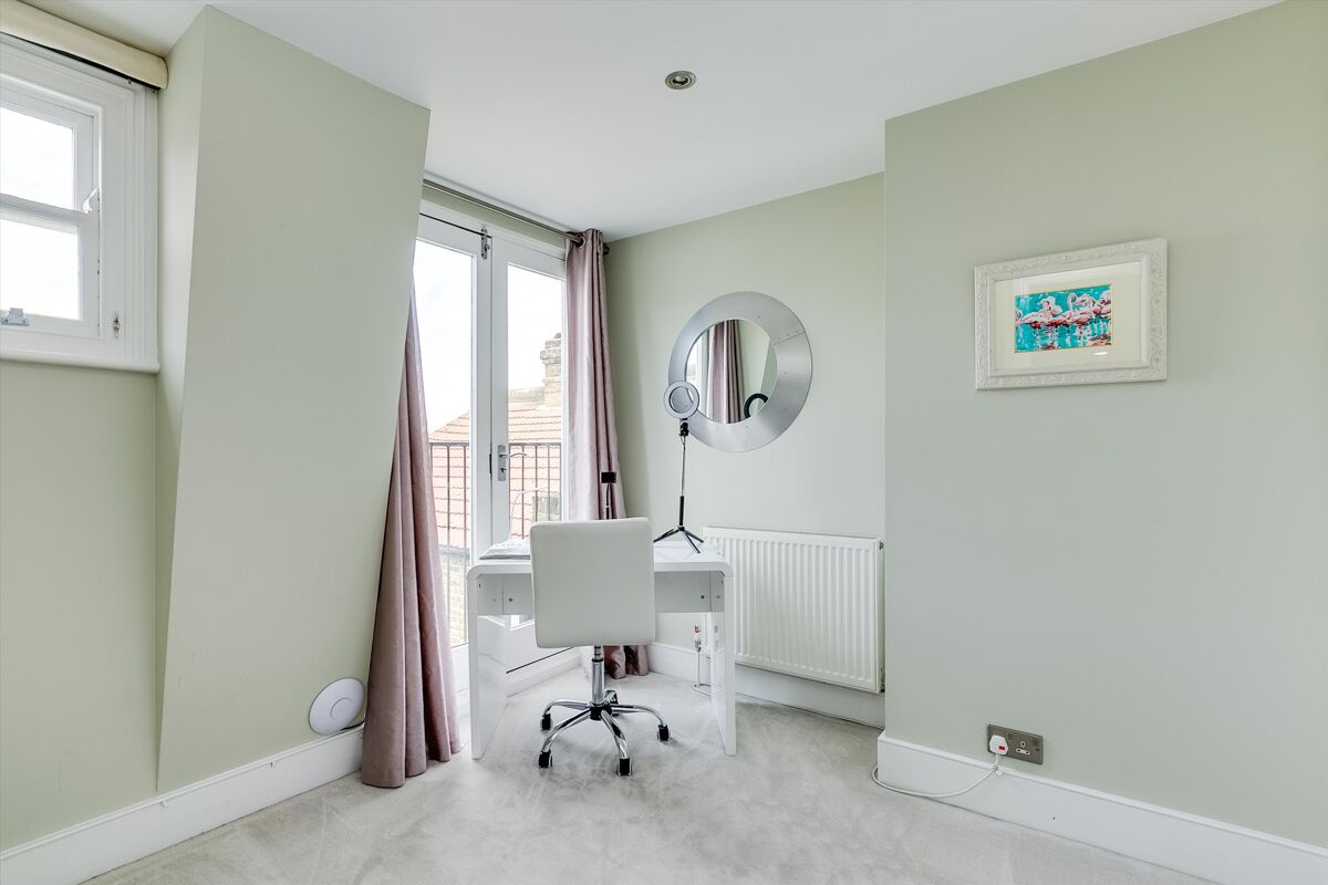 house for sale in Broomwood Road, London, SW11 WND012132827 Knight