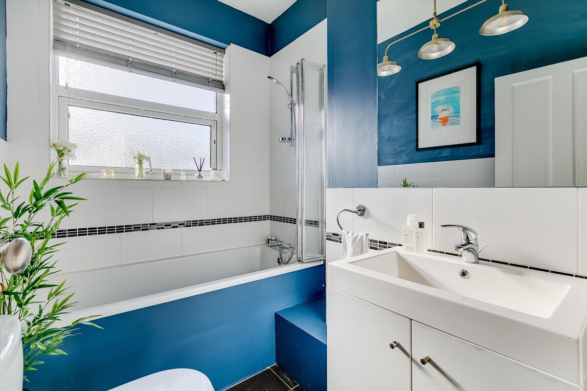 house for sale in Lydden Grove, Earlsfield, SW18 WND012142163