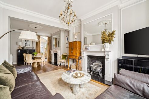 Picture of 5 bedroom house for sale.