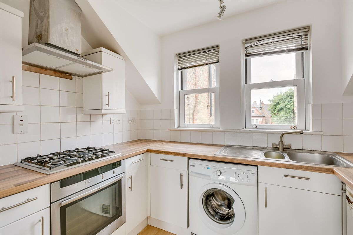 flat for sale in Balham Park Road, London, SW12 WND012271338 Knight