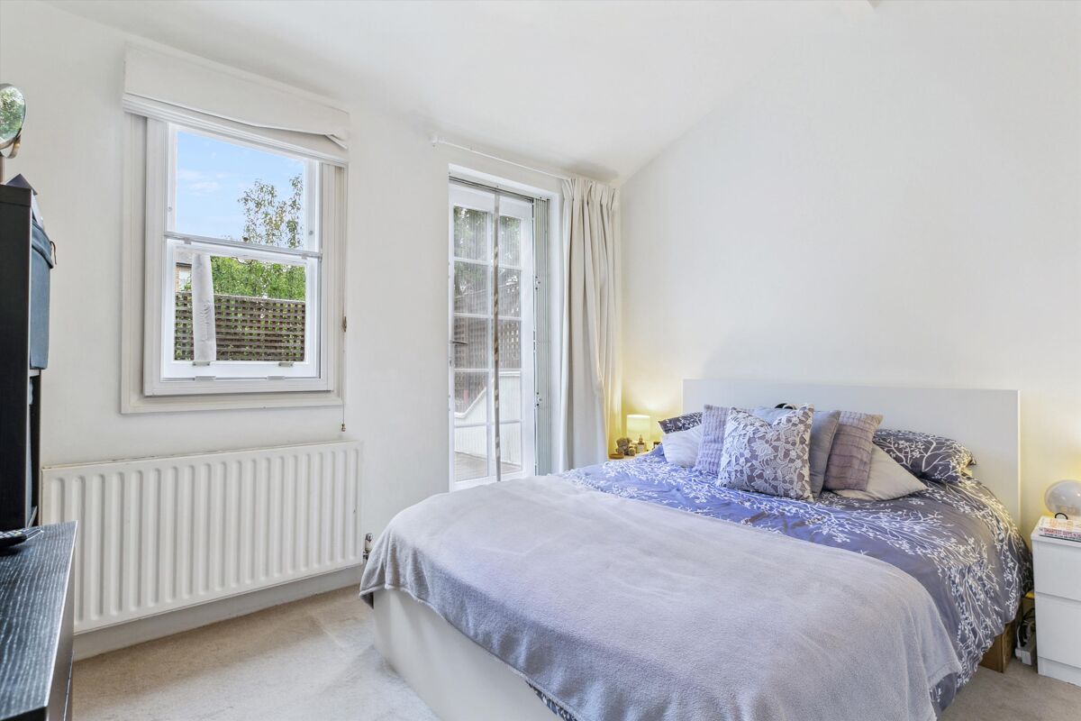 flat for sale in Chelsham Road, Clapham, London, SW4 WND012364080