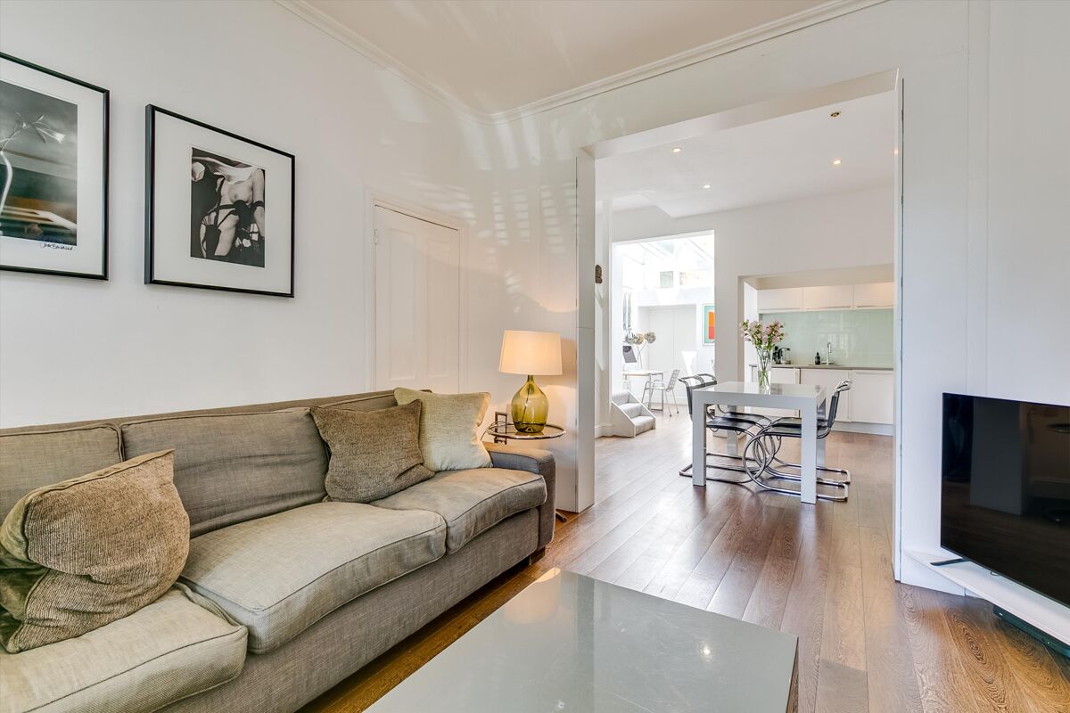 house for sale in Falcon Grove, Battersea, London, SW11. WND110262