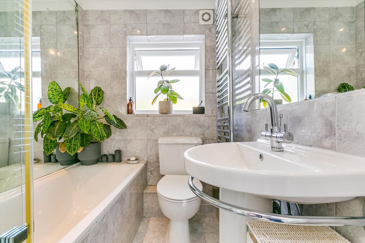 house for sale in Falcon Grove, Battersea, London, SW11. WND110262