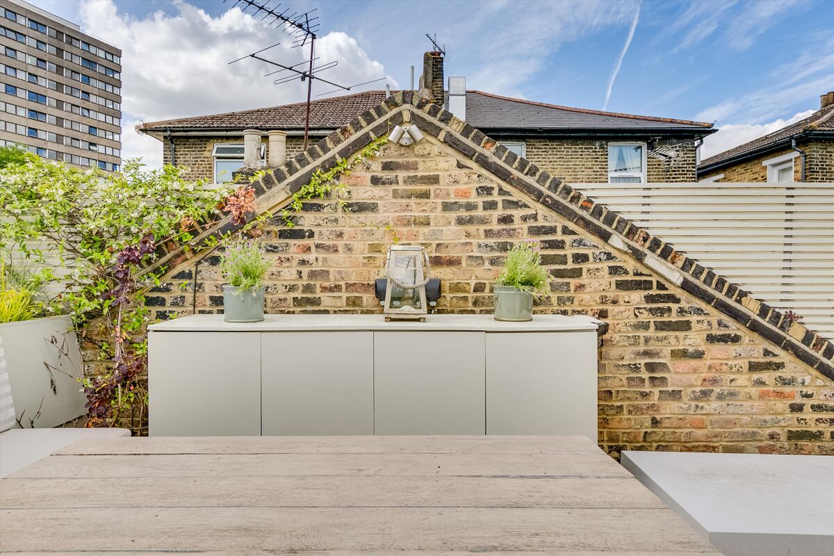 house for sale in Falcon Grove, Battersea, London, SW11. WND110262