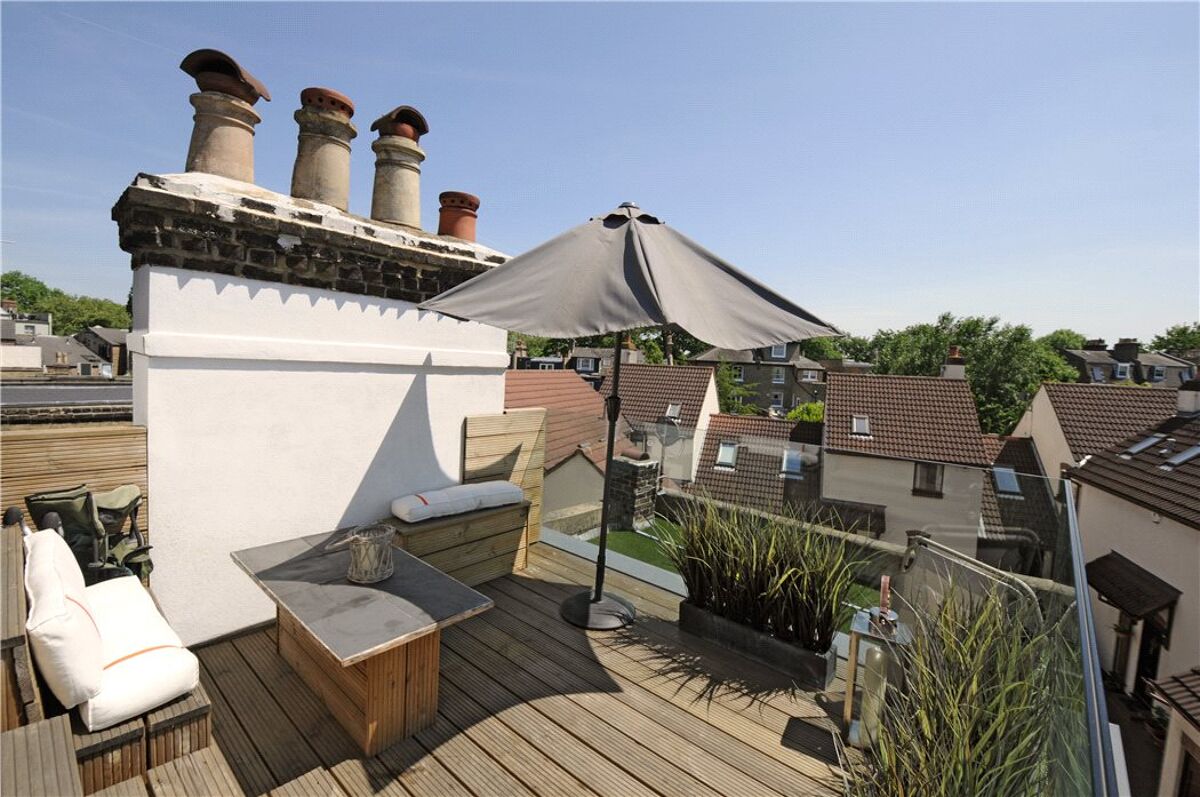 flat for sale in Bellevue Road, Wandsworth Common, London, SW17