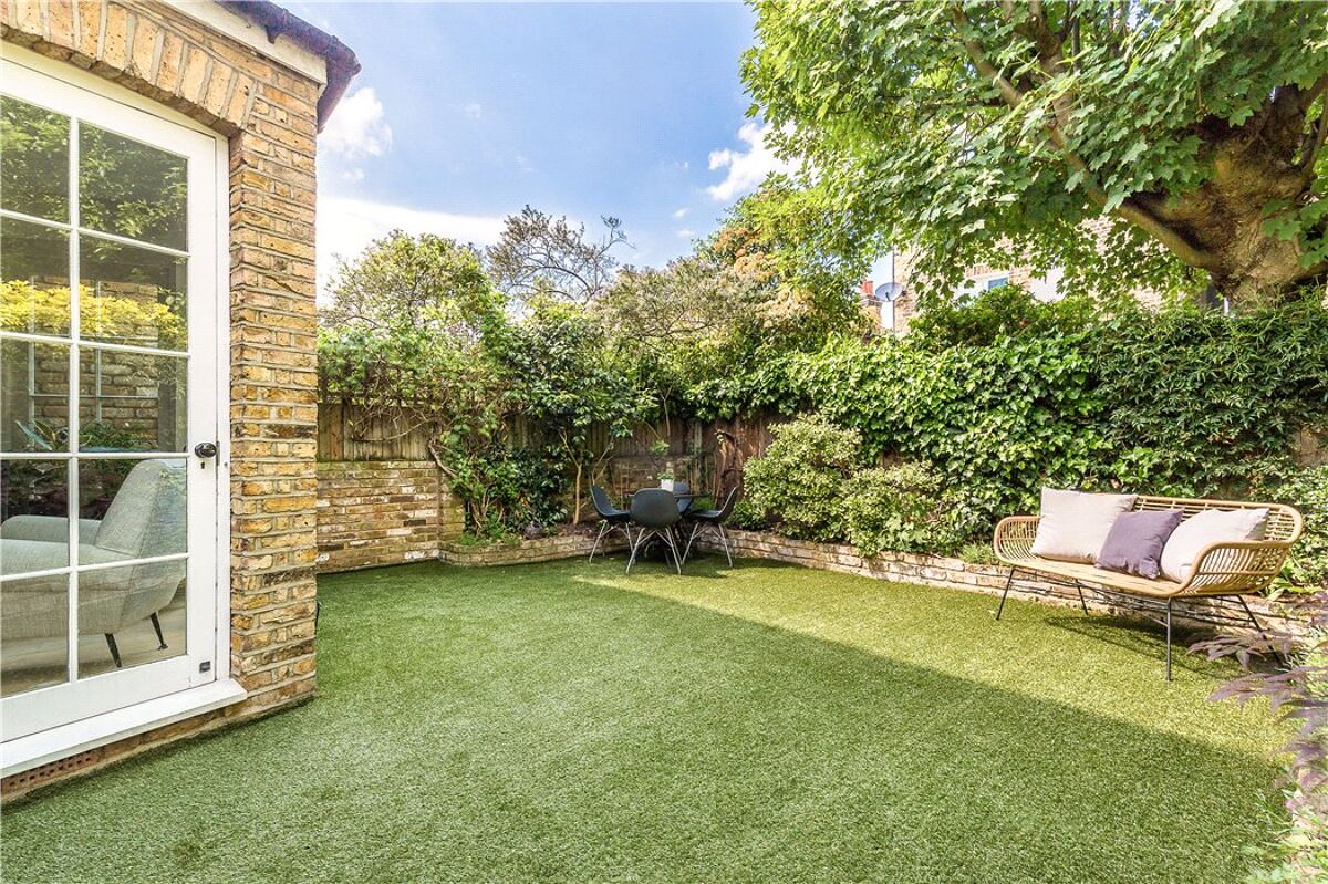 house for sale in Wakehurst Road, Between The Commons, London, SW11