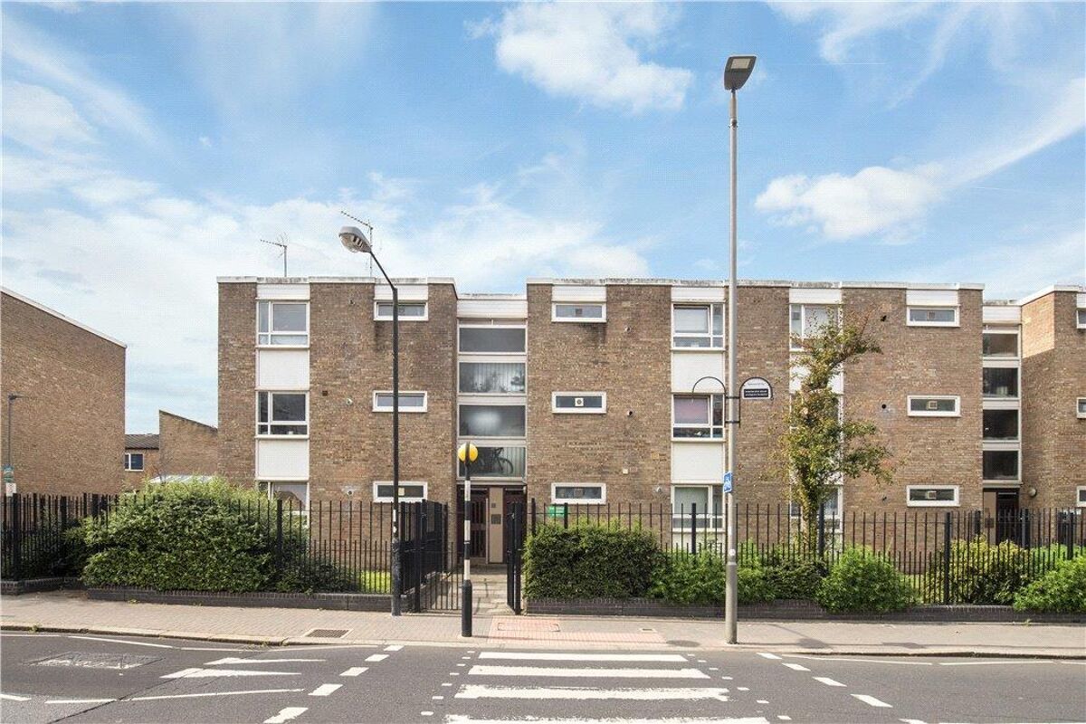 flat for sale in Staplehurst Court, 156 Northcote Road, Wandsworth