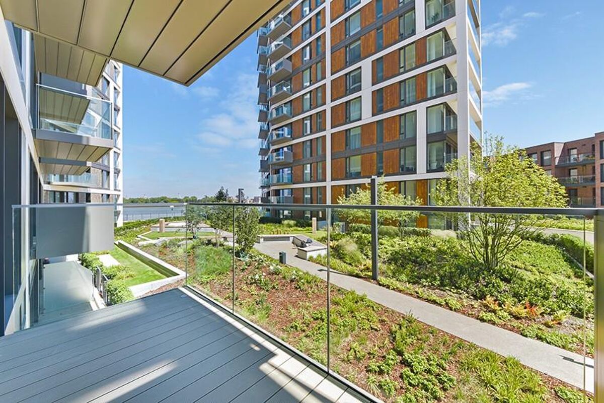 flat to rent in Biring House, Duke Of Wellington Avenue, Woolwich