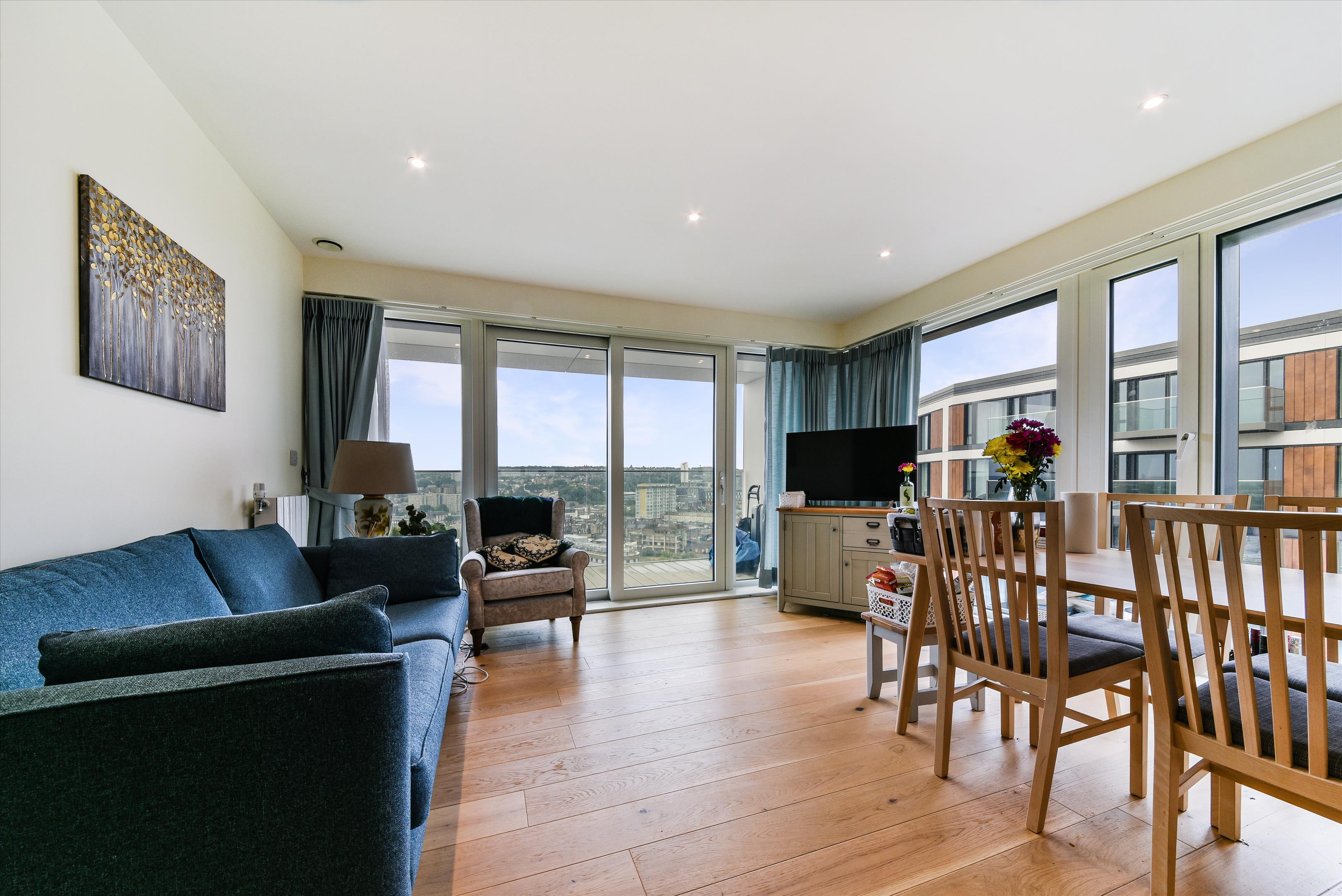 flat to rent in Deveraux House, Duke of Wellington Avenue, Royal