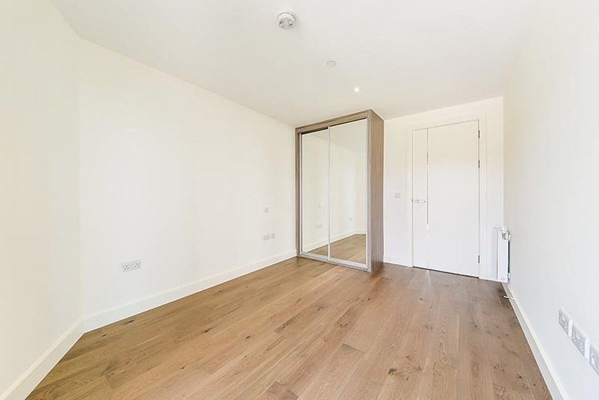 flat to rent in Biring House, Duke Of Wellington Avenue, Woolwich
