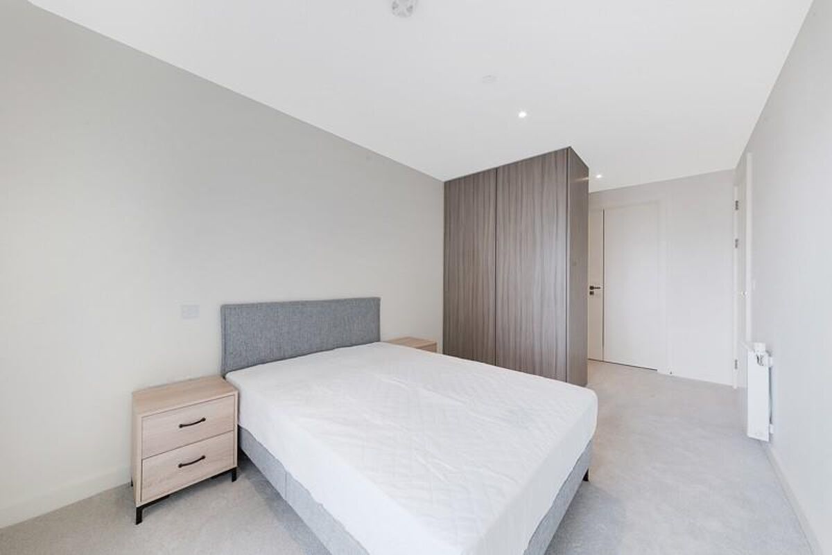 flat to rent in Deveraux House, Duke Of Wellington Avenue, Royal