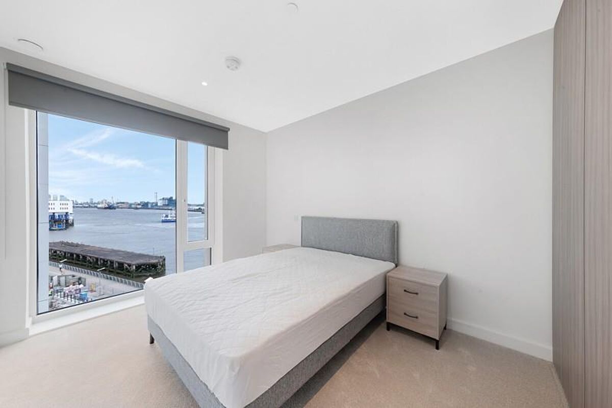 flat to rent in Deveraux House, Duke Of Wellington Avenue, Royal