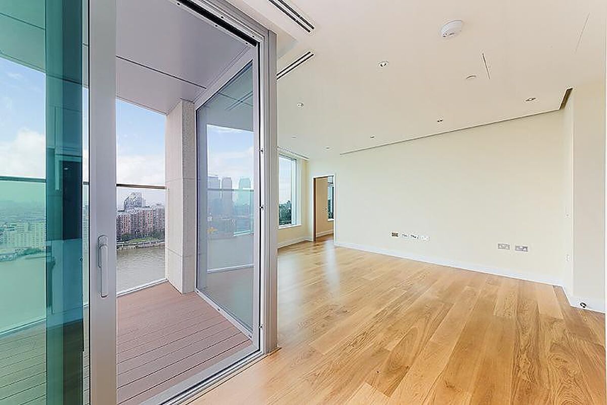flat to rent in Arora Tower, Waterview Drive, Greenwich, London, SE10