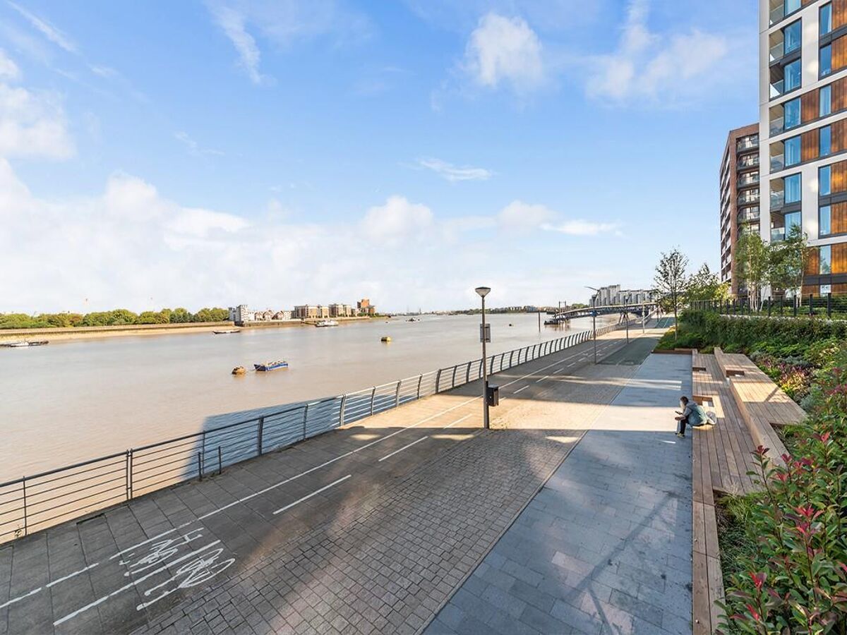 flat to rent in Deveraux House, Duke Of Wellington Avenue, Woolwich