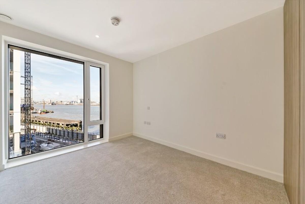 flat to rent in Deveraux House, Duke Of Wellington Avenue, Woolwich