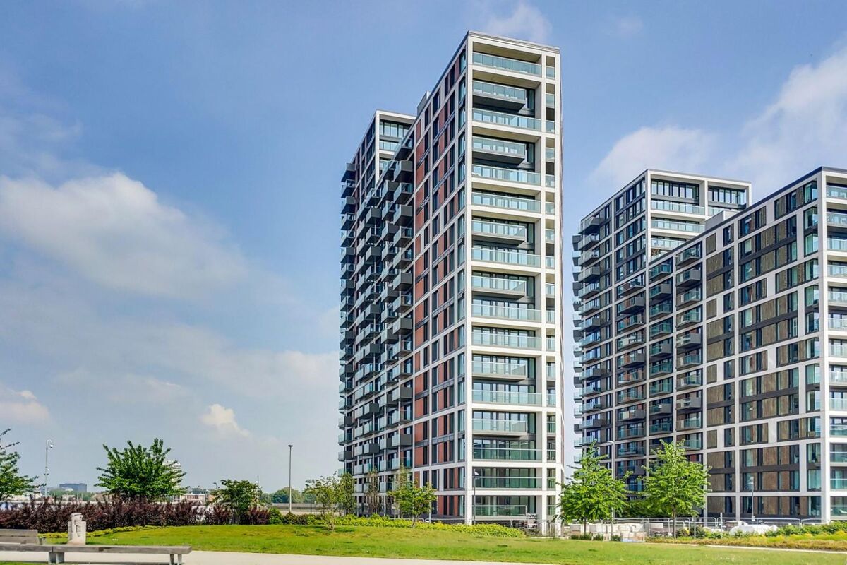 Flat to rent in Judde House, Duke of Wellington Avenue, Royal Arsenal