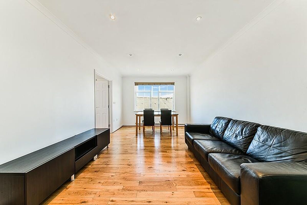 flat to rent in Cornwallis Road, Woolwich, London, SE18 WOQ334901