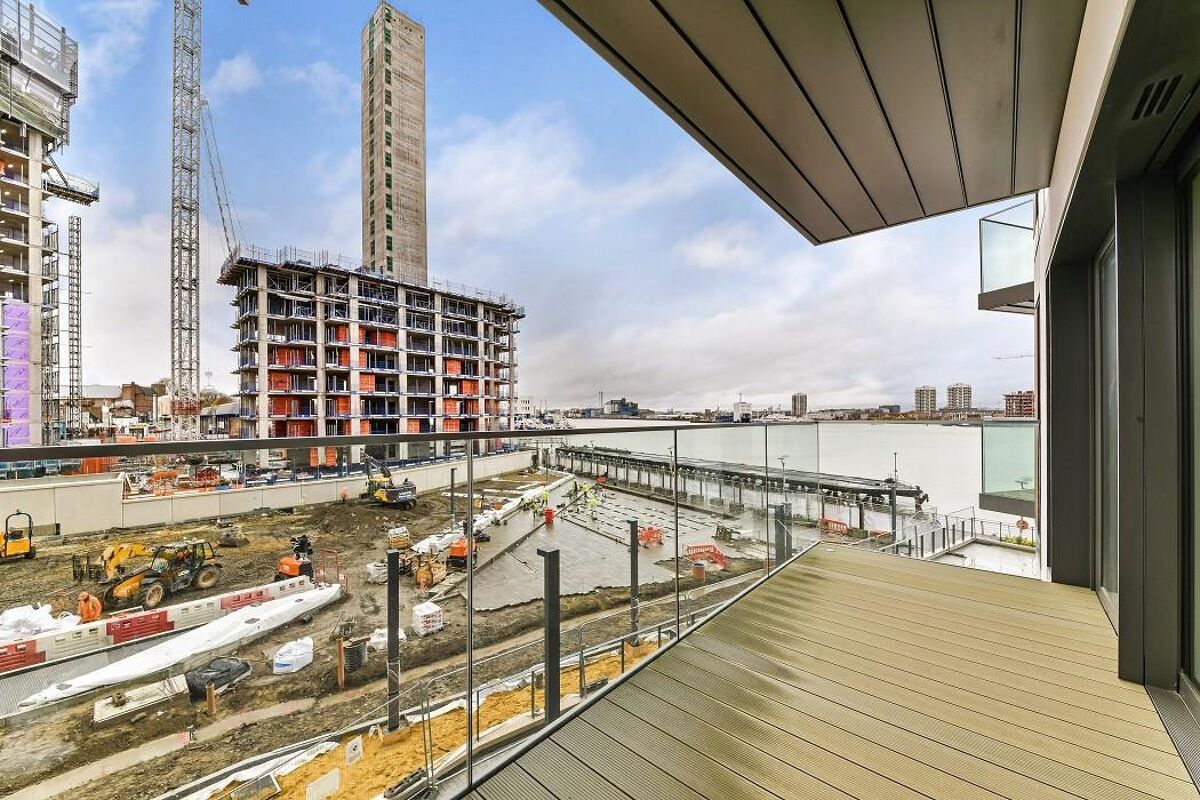 flat to rent in Norton House, Duke Of Wellington Avenue, Woolwich