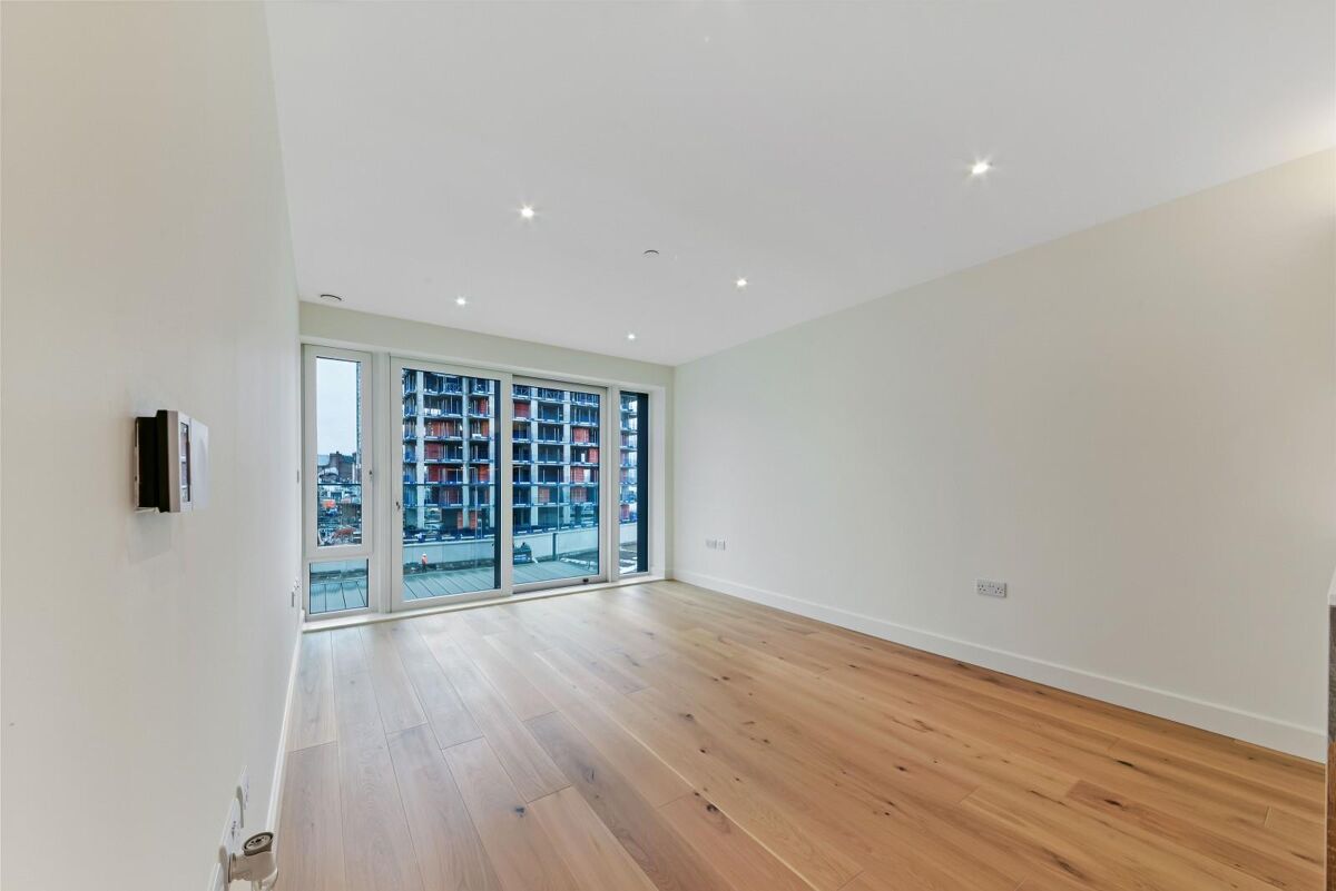 flat to rent in Norton House, Duke Of Wellington Avenue, Woolwich