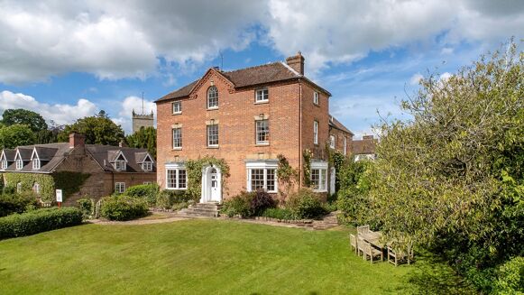 Picture of 6 bedroom house for sale.