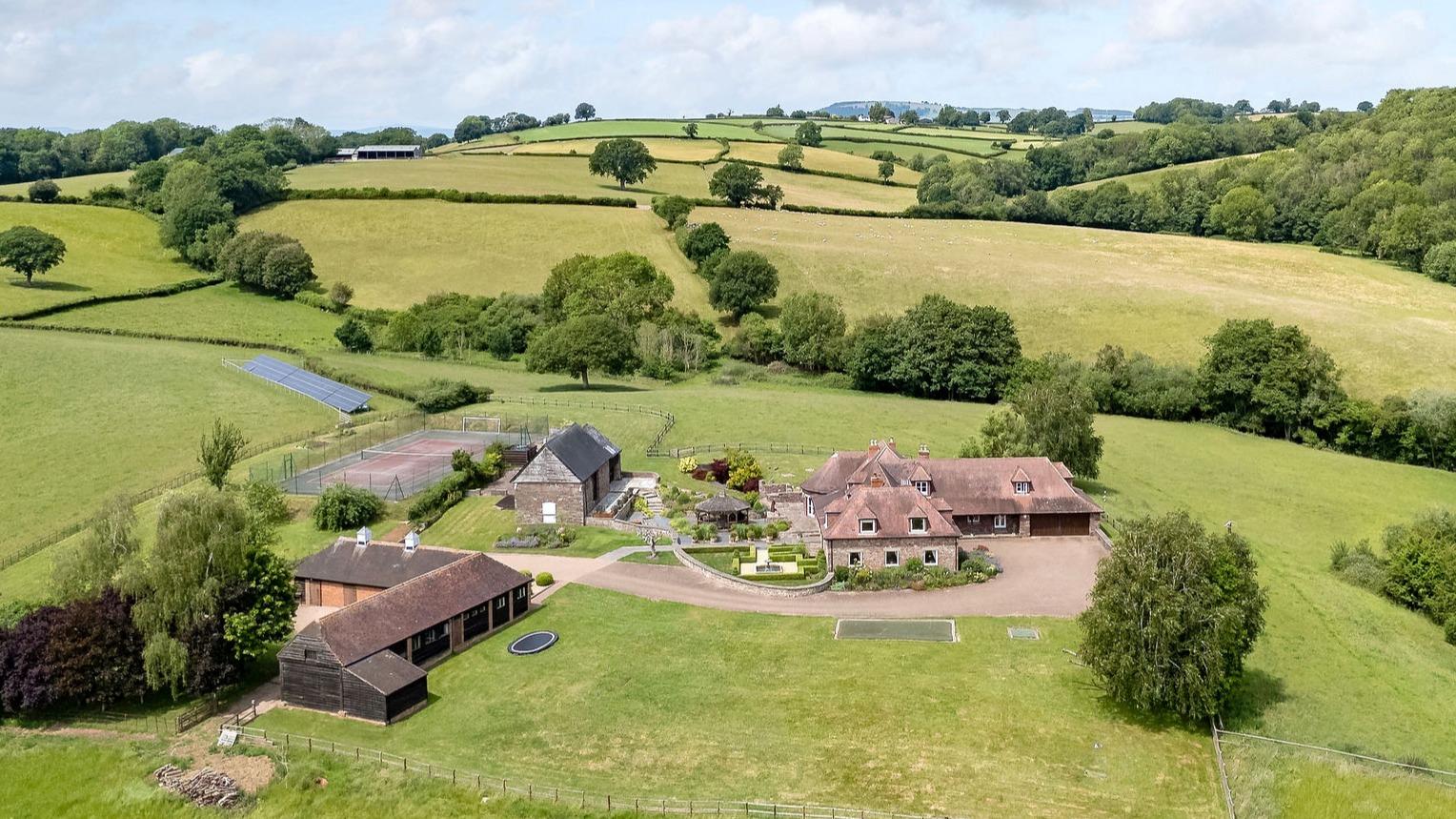 Knight Frank Property wra012586587