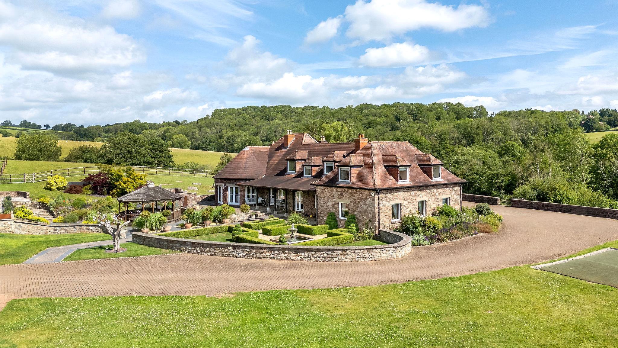 A Sanctuary of Refined Country Living 1