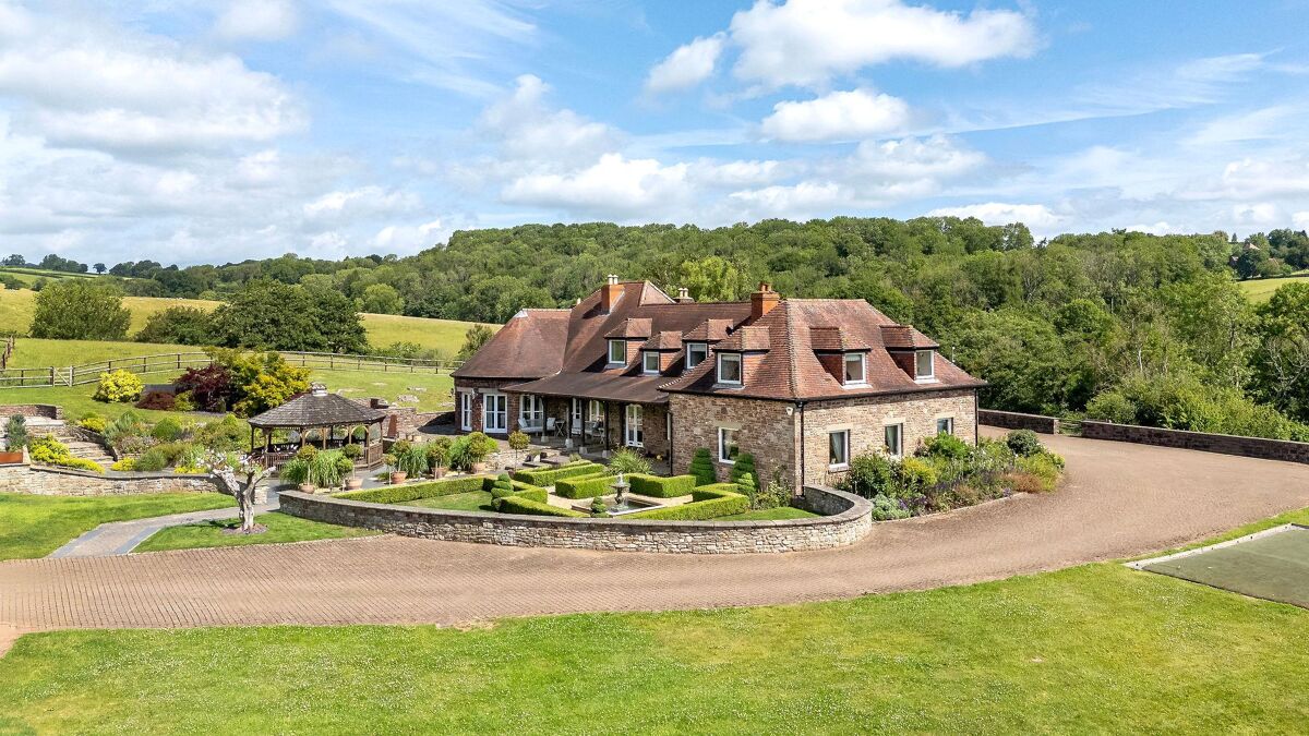 A Sanctuary of Refined Country Living 5