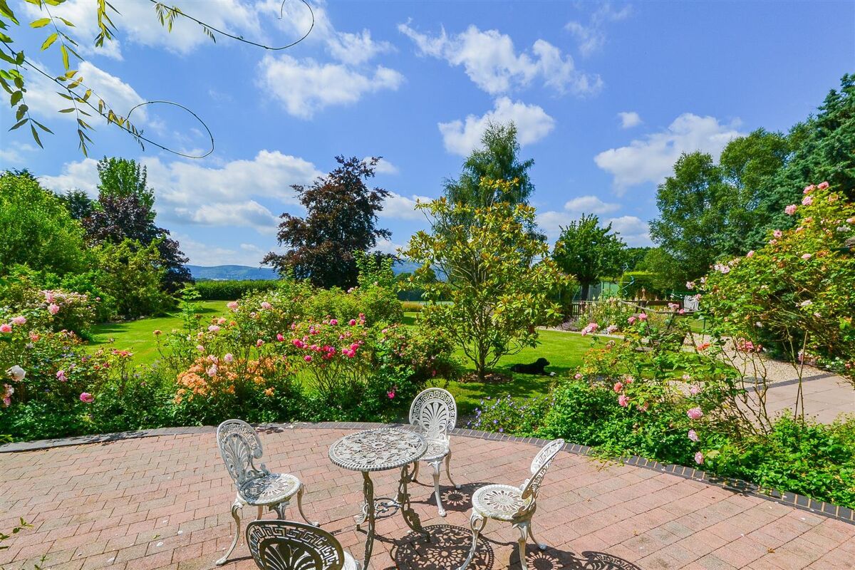 house for sale in Honeypot Farm, Hanley Castle, Worcester, WR8 0AH