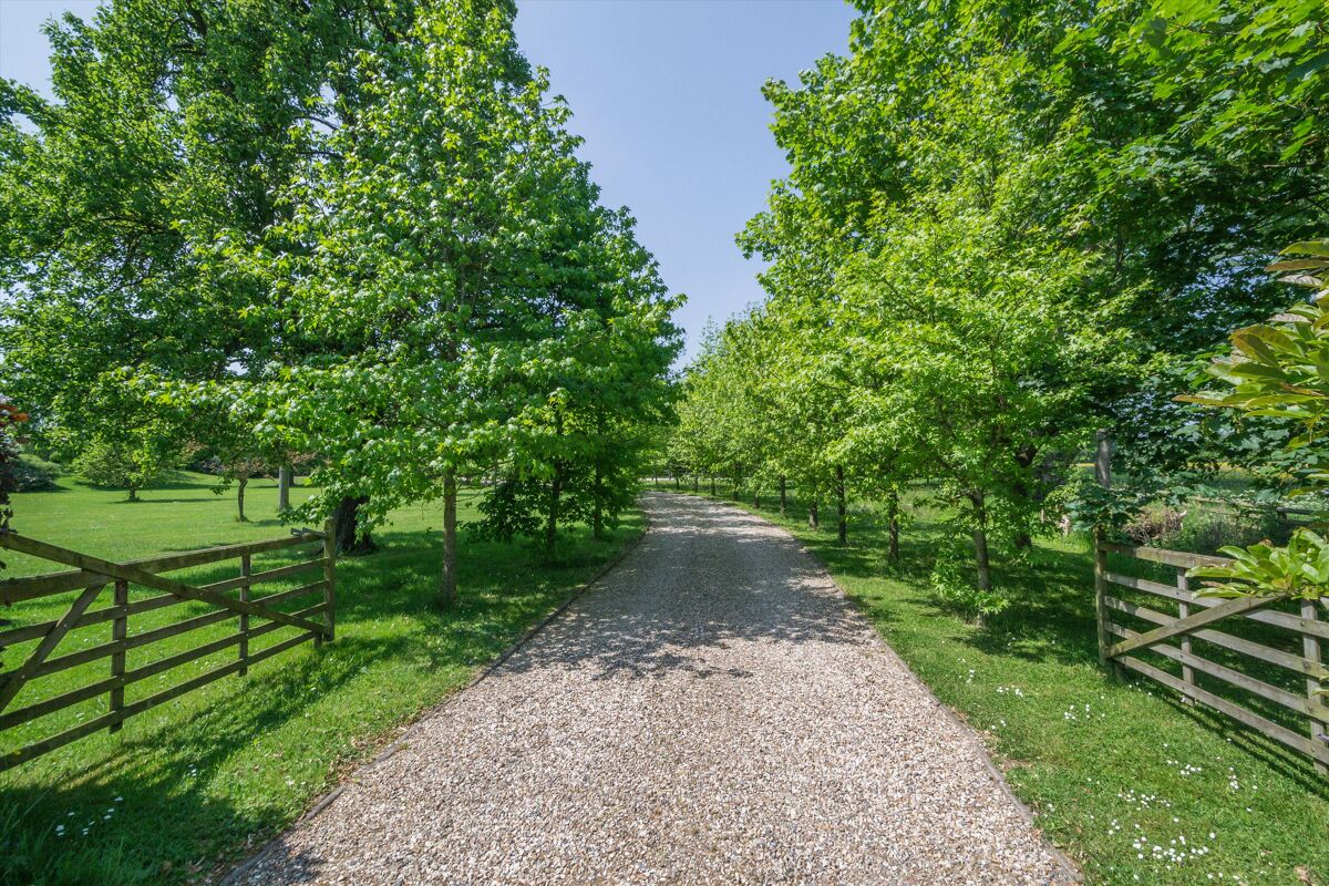 house for sale in Honeypot Farm, Hanley Castle, Worcester, WR8 0AH