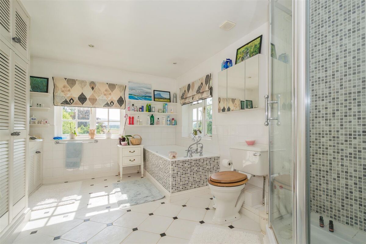 house for sale in Honeypot Farm, Hanley Castle, Worcester, WR8 0AH