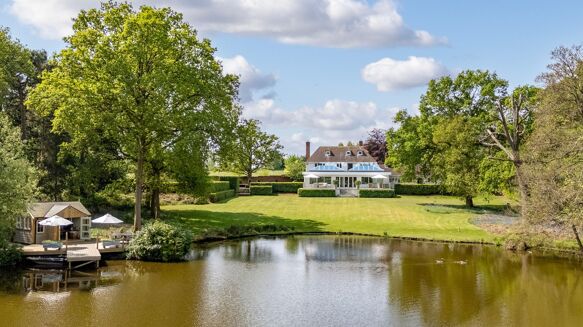 Picture of 6 bedroom house for sale.
