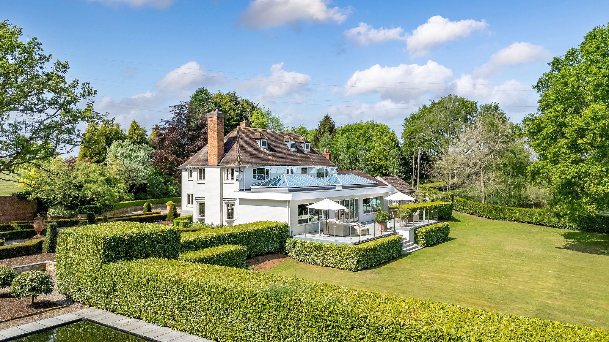 Countryside Grandeur Realized: A Masterpiece of Modern Country Living 1