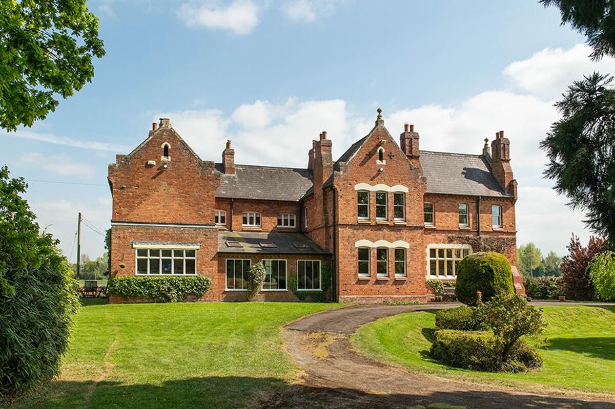 A six bedroom Victorian country house between Hereford and HayonWye