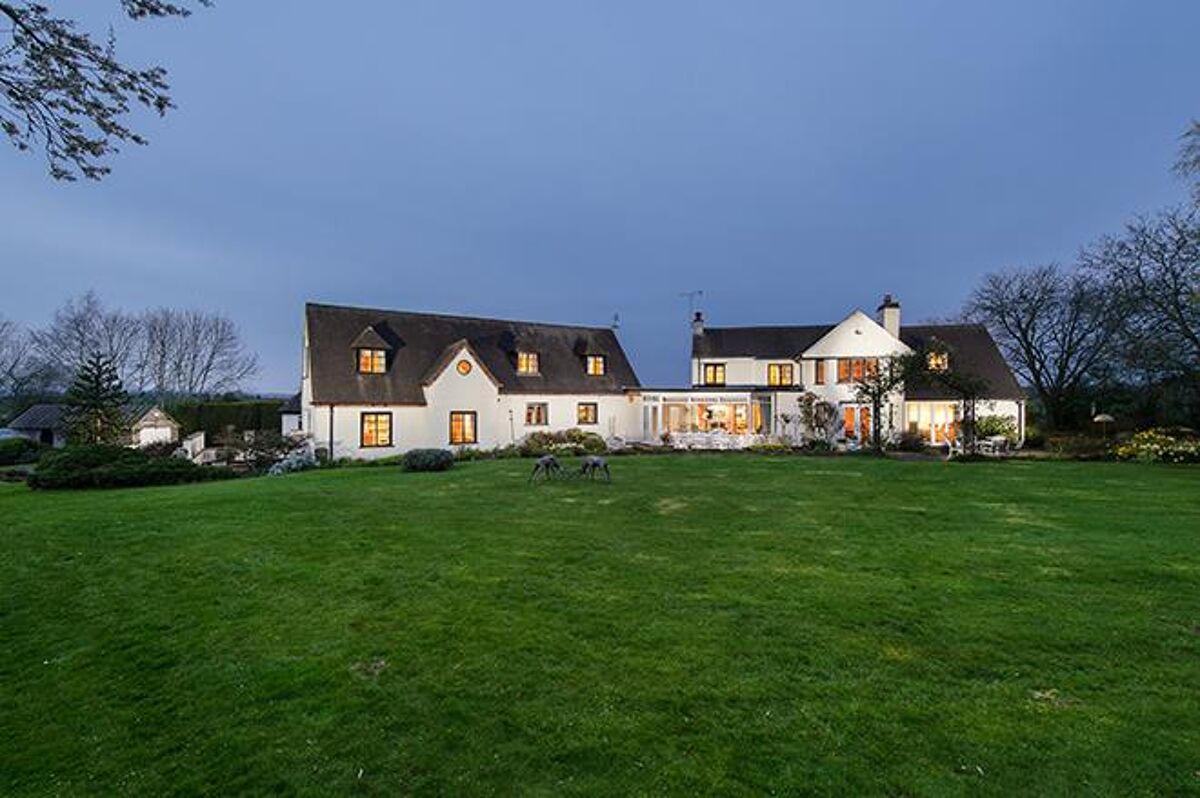 house for sale in Worcester Road, Shenstone, Worcestershire, DY10